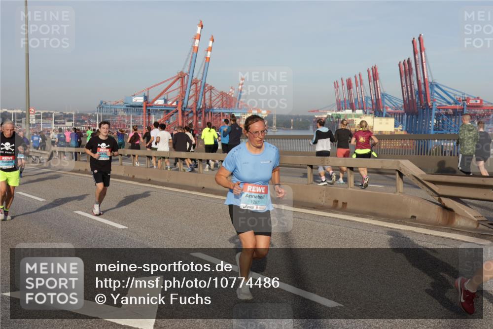 03.10.2026 - Köhlbrandbrückenlauf Yannick Fuchs http://msf.ph/oto/10774486 03.10.2026 09:39:11 Position 2 1267 meine-sportfotos.de