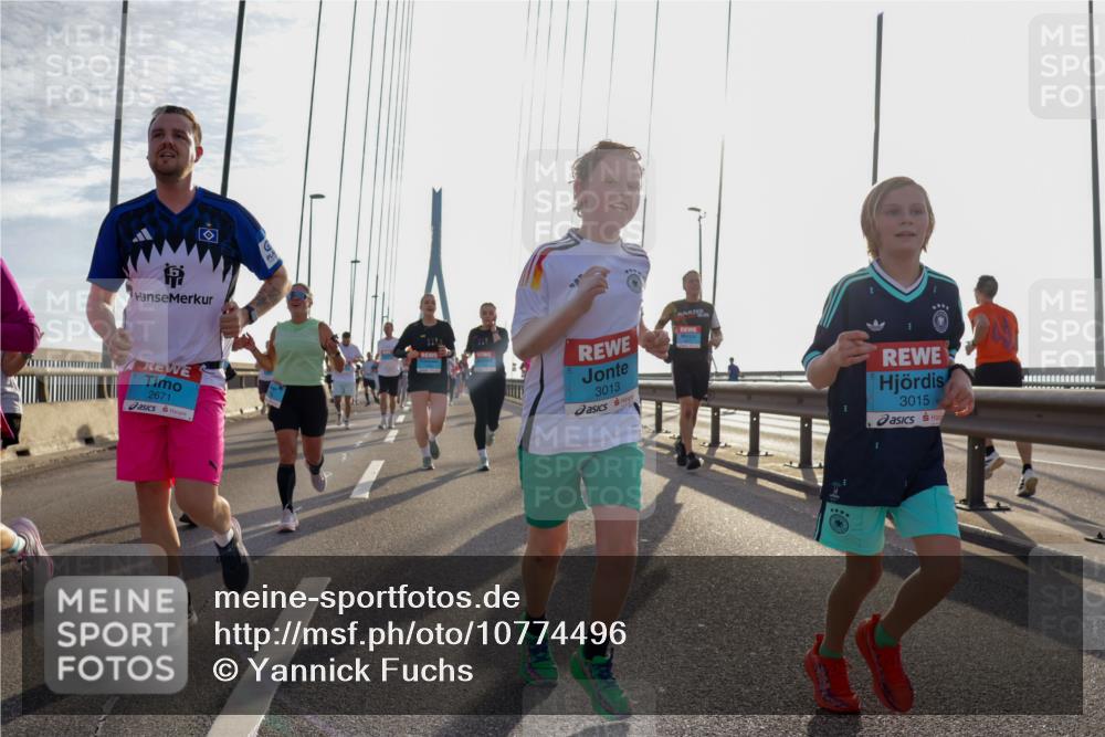 03.10.2026 - Köhlbrandbrückenlauf Yannick Fuchs http://msf.ph/oto/10774496 03.10.2026 09:33:39 Position 1 2671, 3013, 3015 meine-sportfotos.de