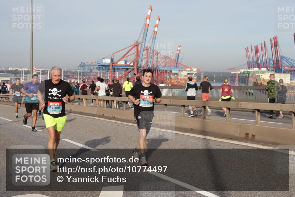 03.10.2026 - Köhlbrandbrückenlauf Yannick Fuchs http://msf.ph/oto/10774497 03.10.2026 09:39:12 Position 2 2055, 2053 meine-sportfotos.de