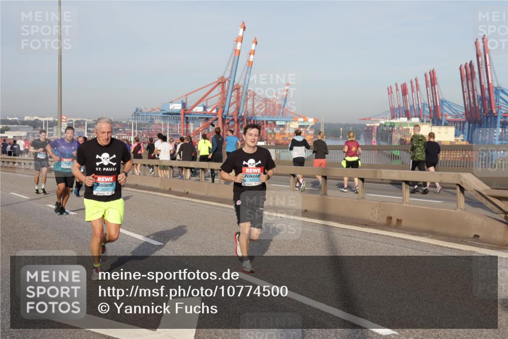 03.10.2026 - Köhlbrandbrückenlauf Yannick Fuchs http://msf.ph/oto/10774500 03.10.2026 09:39:12 Position 2 2055, 2053 meine-sportfotos.de