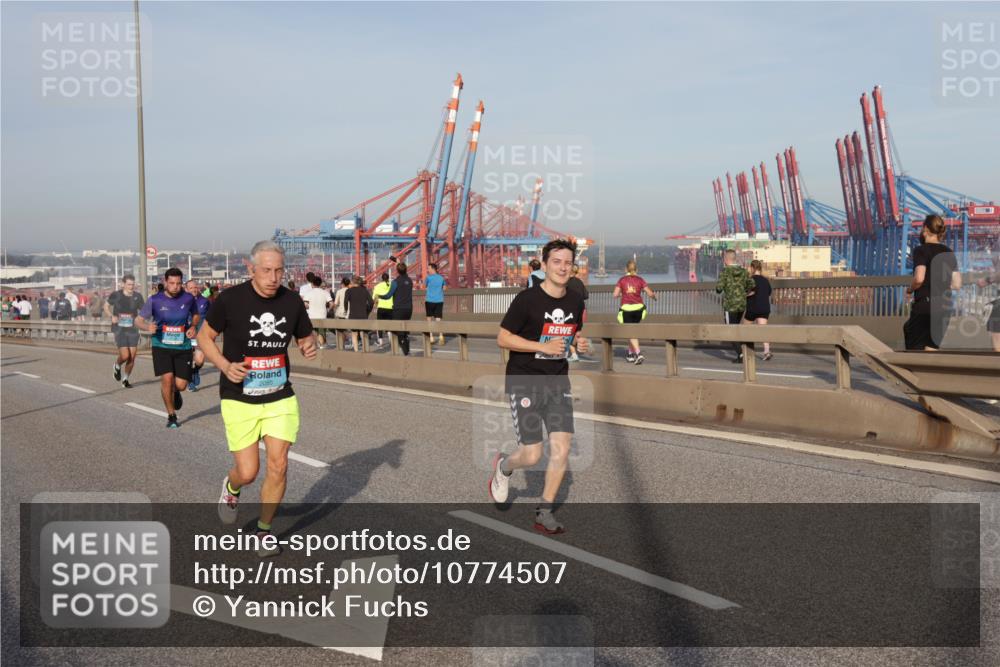 03.10.2026 - Köhlbrandbrückenlauf Yannick Fuchs http://msf.ph/oto/10774507 03.10.2026 09:39:13 Position 2  meine-sportfotos.de