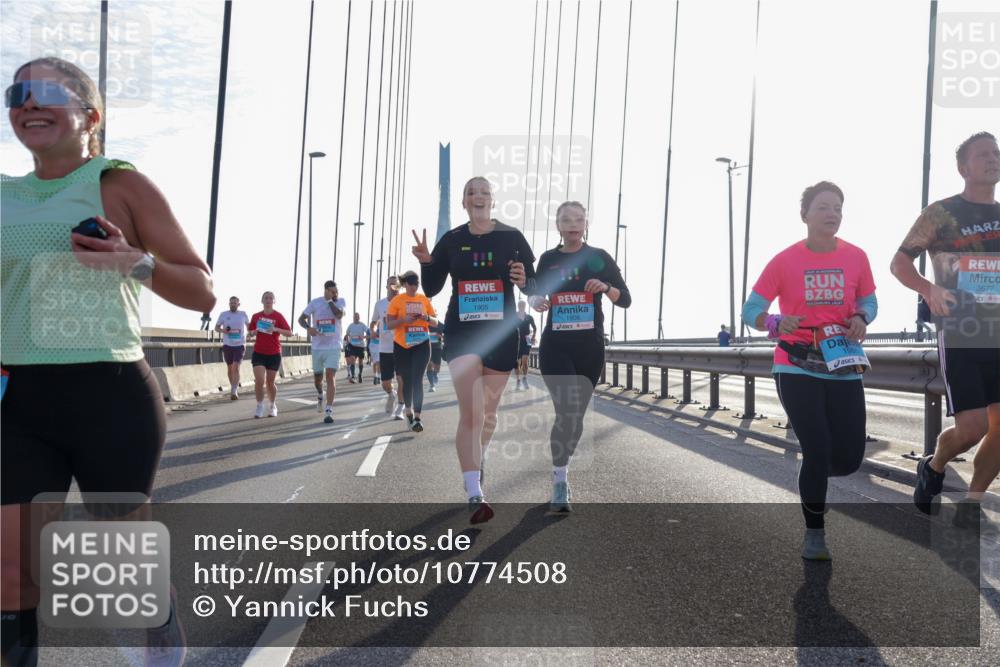 03.10.2026 - Köhlbrandbrückenlauf Yannick Fuchs http://msf.ph/oto/10774508 03.10.2026 09:33:40 Position 1 1905, 1906, 3677 meine-sportfotos.de