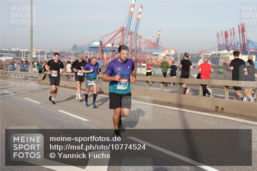 03.10.2026 - Köhlbrandbrückenlauf Yannick Fuchs http://msf.ph/oto/10774524 03.10.2026 09:39:15 Position 2 2718 meine-sportfotos.de