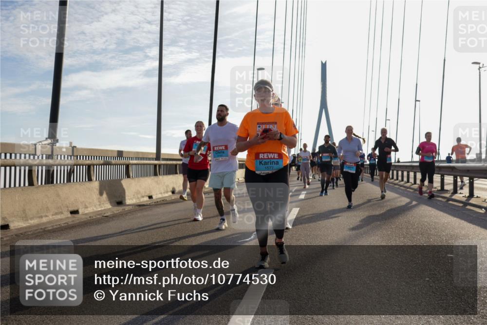 03.10.2026 - Köhlbrandbrückenlauf Yannick Fuchs http://msf.ph/oto/10774530 03.10.2026 09:33:42 Position 1 1577 meine-sportfotos.de