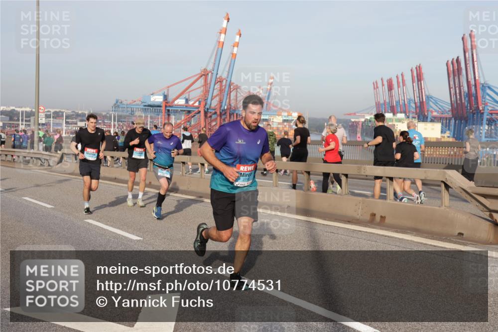 03.10.2026 - Köhlbrandbrückenlauf Yannick Fuchs http://msf.ph/oto/10774531 03.10.2026 09:39:15 Position 2 2718 meine-sportfotos.de