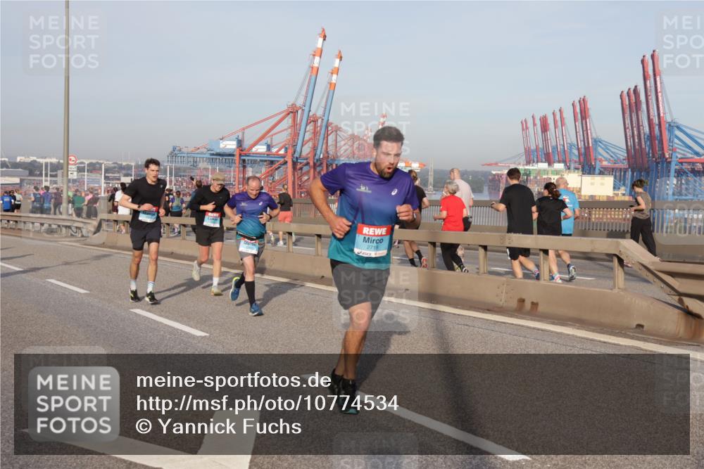 03.10.2026 - Köhlbrandbrückenlauf Yannick Fuchs http://msf.ph/oto/10774534 03.10.2026 09:39:16 Position 2 2718 meine-sportfotos.de