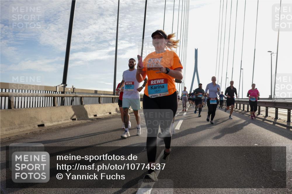 03.10.2026 - Köhlbrandbrückenlauf Yannick Fuchs http://msf.ph/oto/10774537 03.10.2026 09:33:43 Position 1 3142, 1577 meine-sportfotos.de
