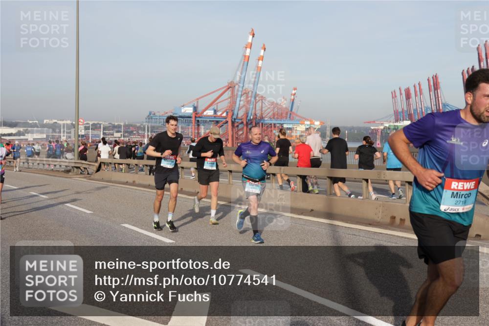 03.10.2026 - Köhlbrandbrückenlauf Yannick Fuchs http://msf.ph/oto/10774541 03.10.2026 09:39:16 Position 2 2718 meine-sportfotos.de