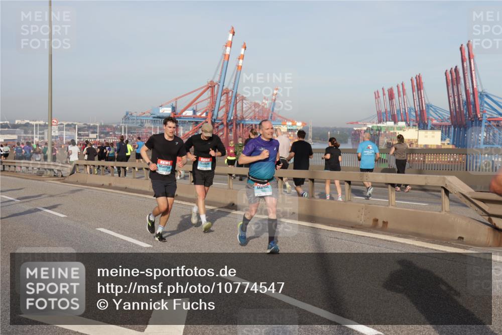 03.10.2026 - Köhlbrandbrückenlauf Yannick Fuchs http://msf.ph/oto/10774547 03.10.2026 09:39:17 Position 2  meine-sportfotos.de
