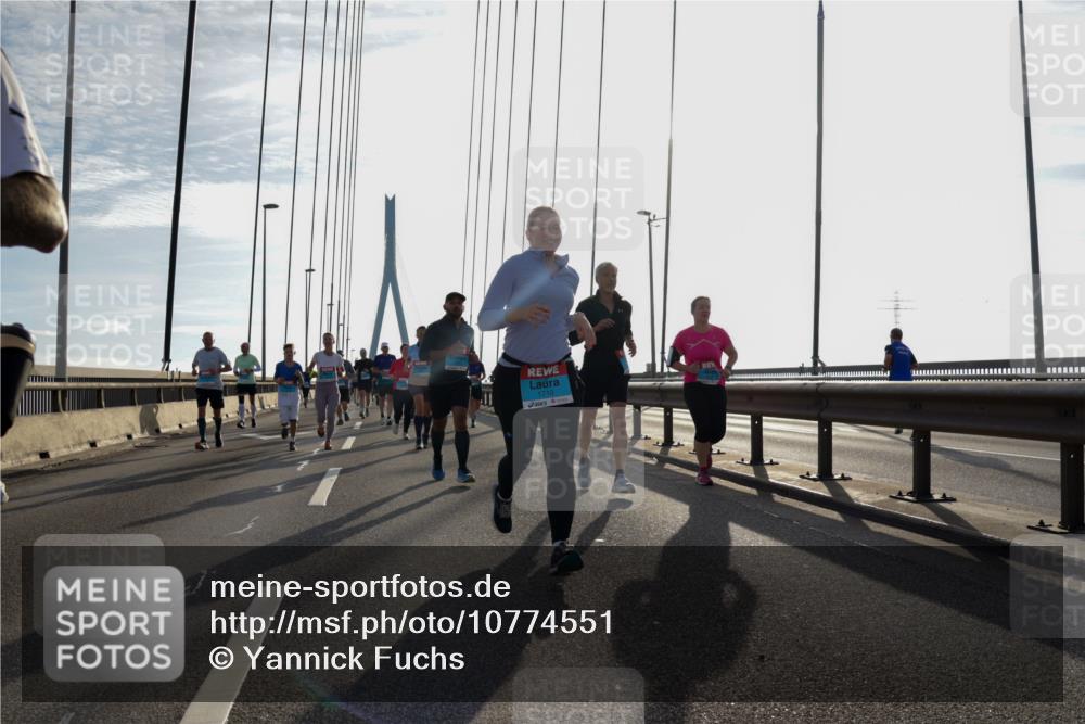 03.10.2026 - Köhlbrandbrückenlauf Yannick Fuchs http://msf.ph/oto/10774551 03.10.2026 09:33:44 Position 1 1710 meine-sportfotos.de