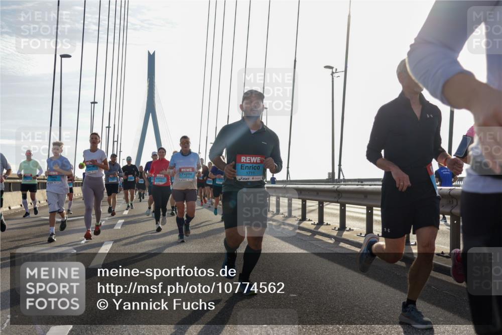 03.10.2026 - Köhlbrandbrückenlauf Yannick Fuchs http://msf.ph/oto/10774562 03.10.2026 09:33:45 Position 1 1711 meine-sportfotos.de