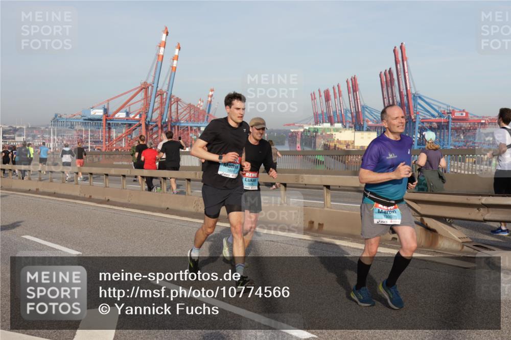 03.10.2026 - Köhlbrandbrückenlauf Yannick Fuchs http://msf.ph/oto/10774566 03.10.2026 09:39:18 Position 2 1609, 1608, 1300 meine-sportfotos.de