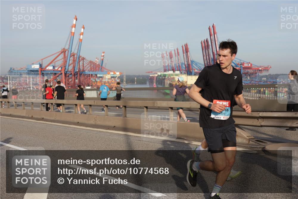 03.10.2026 - Köhlbrandbrückenlauf Yannick Fuchs http://msf.ph/oto/10774568 03.10.2026 09:39:19 Position 2 609 meine-sportfotos.de