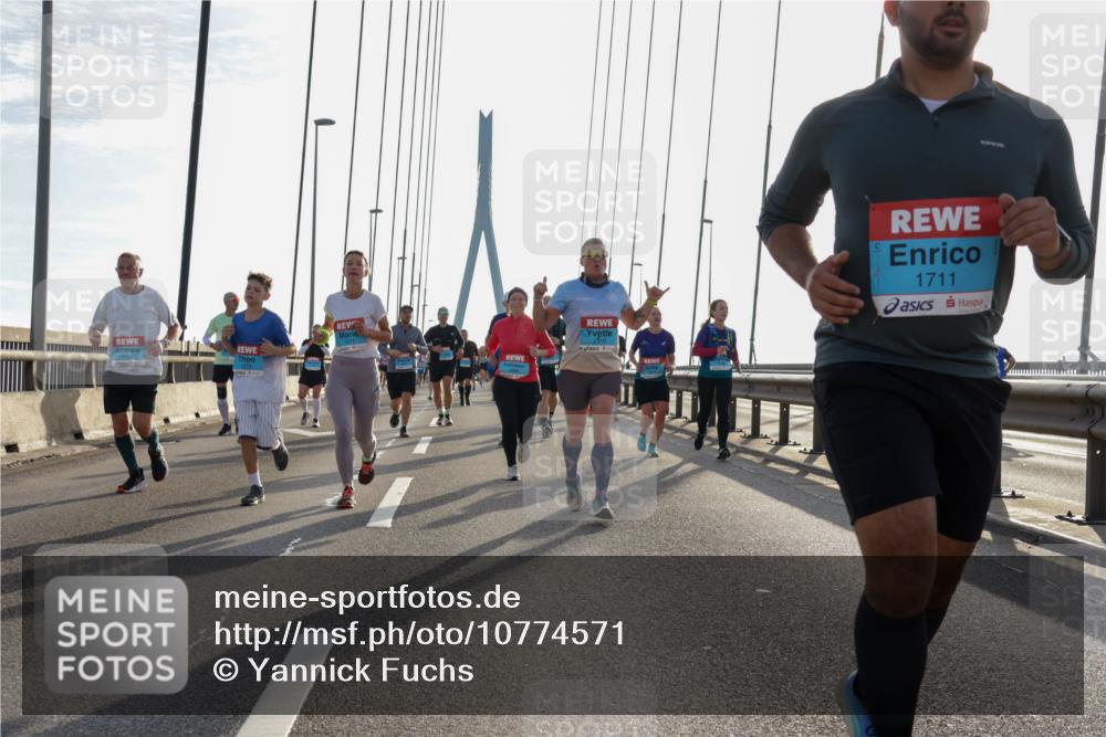 03.10.2026 - Köhlbrandbrückenlauf Yannick Fuchs http://msf.ph/oto/10774571 03.10.2026 09:33:46 Position 1 1711 meine-sportfotos.de