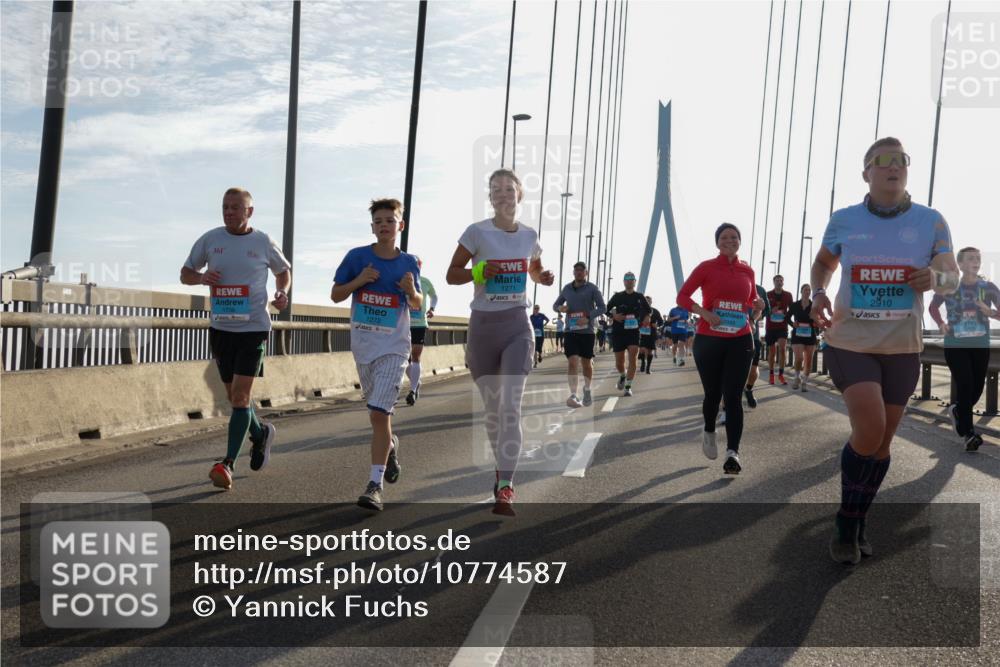 03.10.2026 - Köhlbrandbrückenlauf Yannick Fuchs http://msf.ph/oto/10774587 03.10.2026 09:33:47 Position 1 361, 1736, 1272, 1271, 2910 meine-sportfotos.de