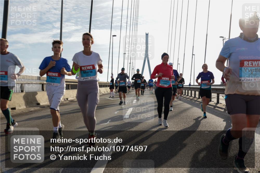 03.10.2026 - Köhlbrandbrückenlauf Yannick Fuchs http://msf.ph/oto/10774597 03.10.2026 09:33:47 Position 1 1272, 1271, 2910 meine-sportfotos.de