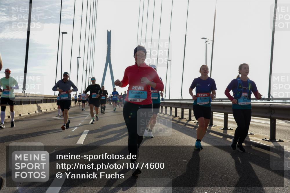 03.10.2026 - Köhlbrandbrückenlauf Yannick Fuchs http://msf.ph/oto/10774600 03.10.2026 09:33:48 Position 1 2998, 3271, 3445 meine-sportfotos.de