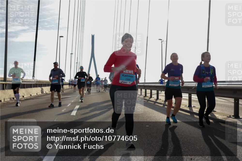 03.10.2026 - Köhlbrandbrückenlauf Yannick Fuchs http://msf.ph/oto/10774605 03.10.2026 09:33:48 Position 1 2998, 3271, 3445 meine-sportfotos.de