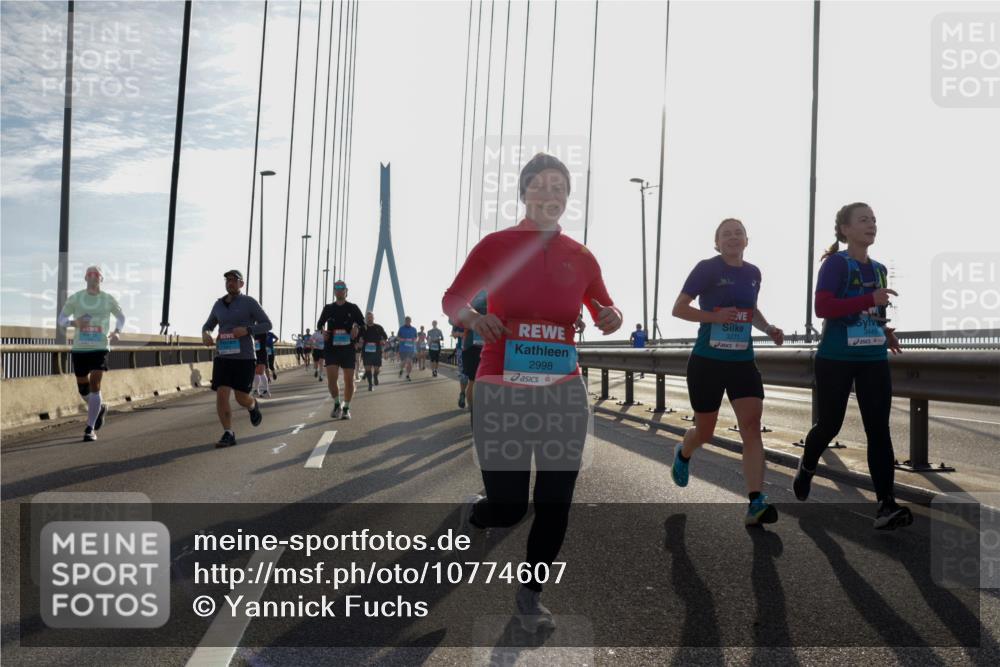 03.10.2026 - Köhlbrandbrückenlauf Yannick Fuchs http://msf.ph/oto/10774607 03.10.2026 09:33:48 Position 1 2998, 3271 meine-sportfotos.de