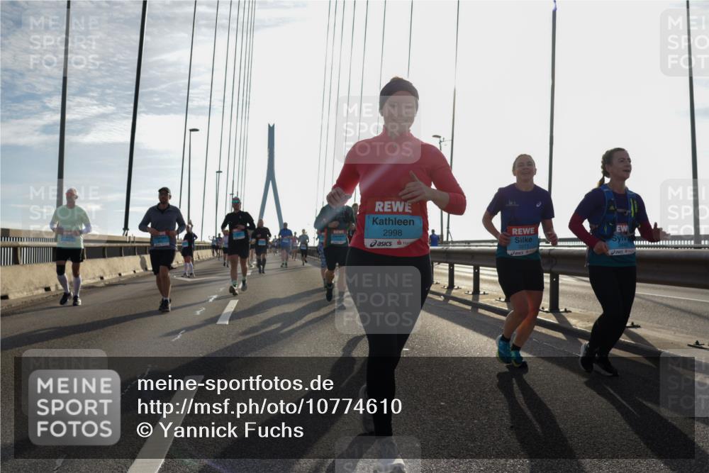 03.10.2026 - Köhlbrandbrückenlauf Yannick Fuchs http://msf.ph/oto/10774610 03.10.2026 09:33:48 Position 1 2998, 3271, 3445 meine-sportfotos.de