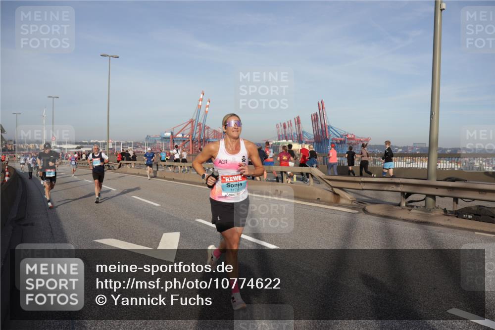 03.10.2026 - Köhlbrandbrückenlauf Yannick Fuchs http://msf.ph/oto/10774622 03.10.2026 09:39:25 Position 2 1, 1179, 381 meine-sportfotos.de