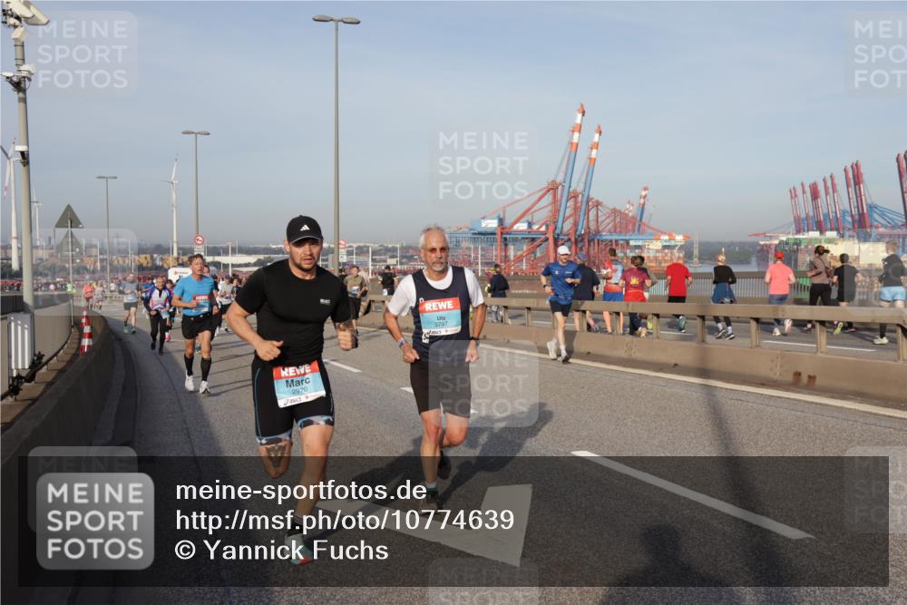 03.10.2026 - Köhlbrandbrückenlauf Yannick Fuchs http://msf.ph/oto/10774639 03.10.2026 09:39:27 Position 2 2970, 3797 meine-sportfotos.de