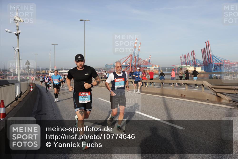 03.10.2026 - Köhlbrandbrückenlauf Yannick Fuchs http://msf.ph/oto/10774646 03.10.2026 09:39:27 Position 2 2970, 3797 meine-sportfotos.de