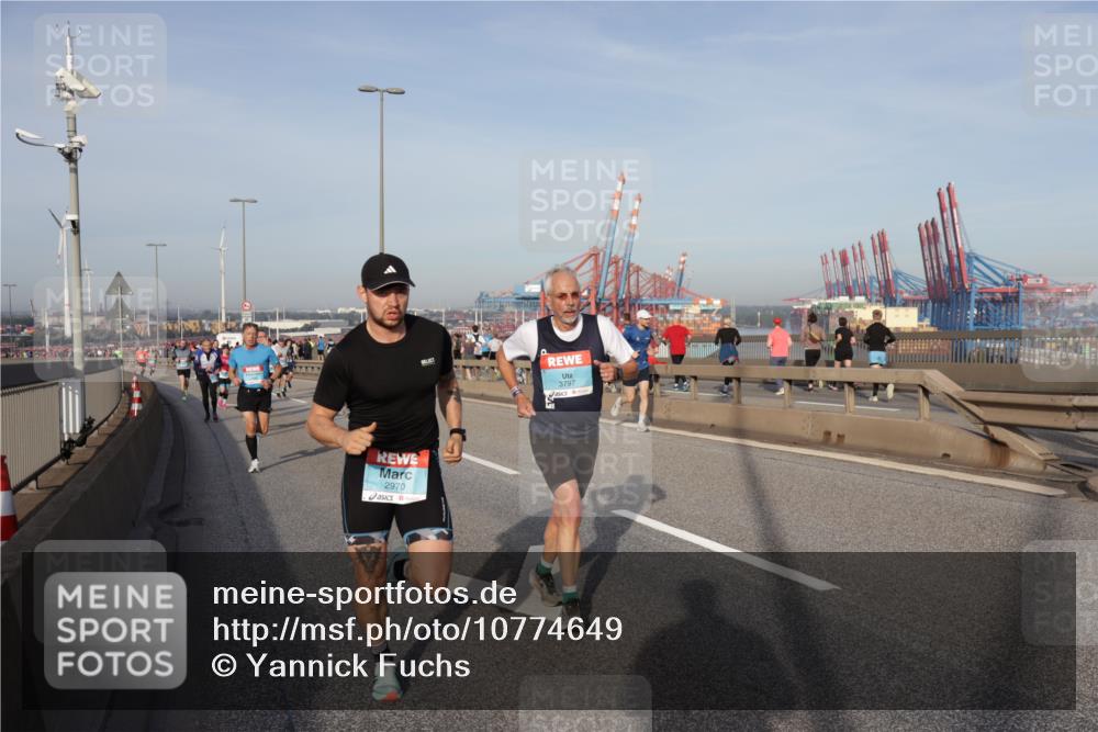 03.10.2026 - Köhlbrandbrückenlauf Yannick Fuchs http://msf.ph/oto/10774649 03.10.2026 09:39:27 Position 2 2970, 3797 meine-sportfotos.de