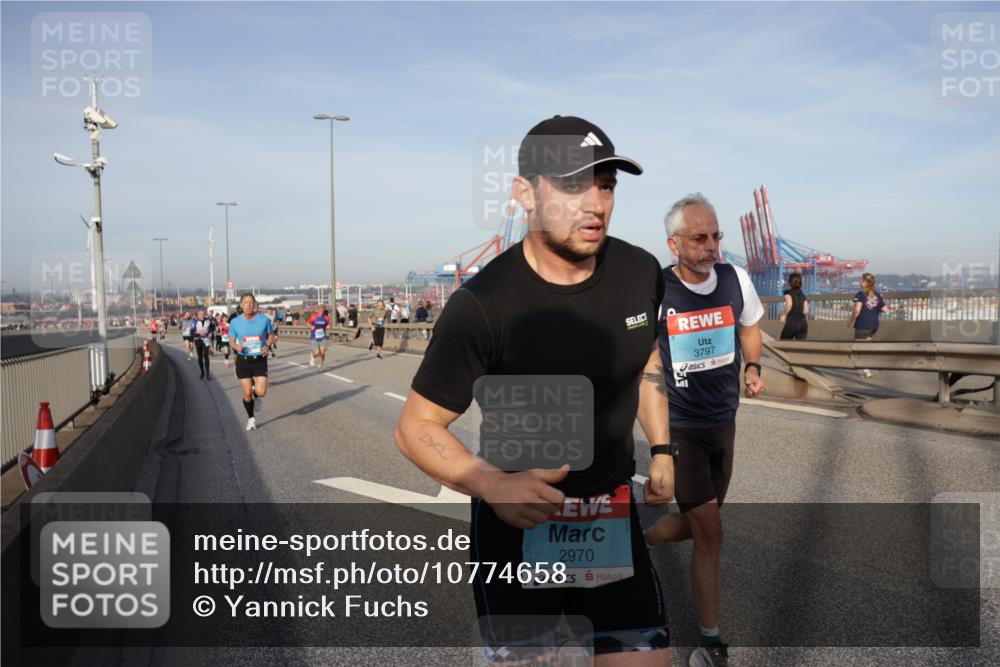 03.10.2026 - Köhlbrandbrückenlauf Yannick Fuchs http://msf.ph/oto/10774658 03.10.2026 09:39:28 Position 2 2970, 3797 meine-sportfotos.de