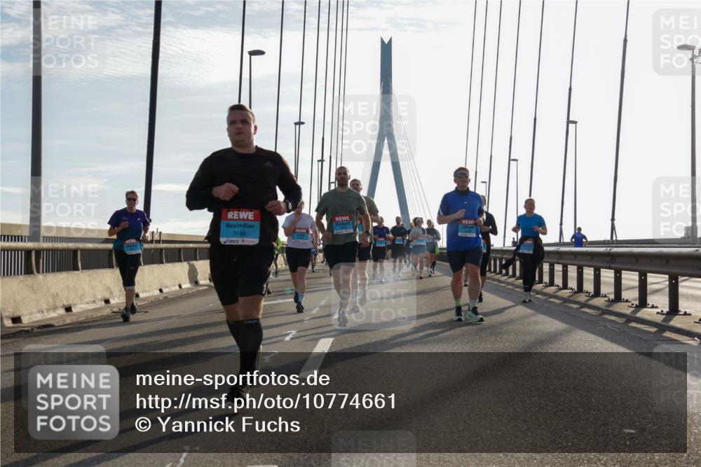 03.10.2026 - Köhlbrandbrückenlauf Yannick Fuchs http://msf.ph/oto/10774661 03.10.2026 09:33:52 Position 1 3189 meine-sportfotos.de