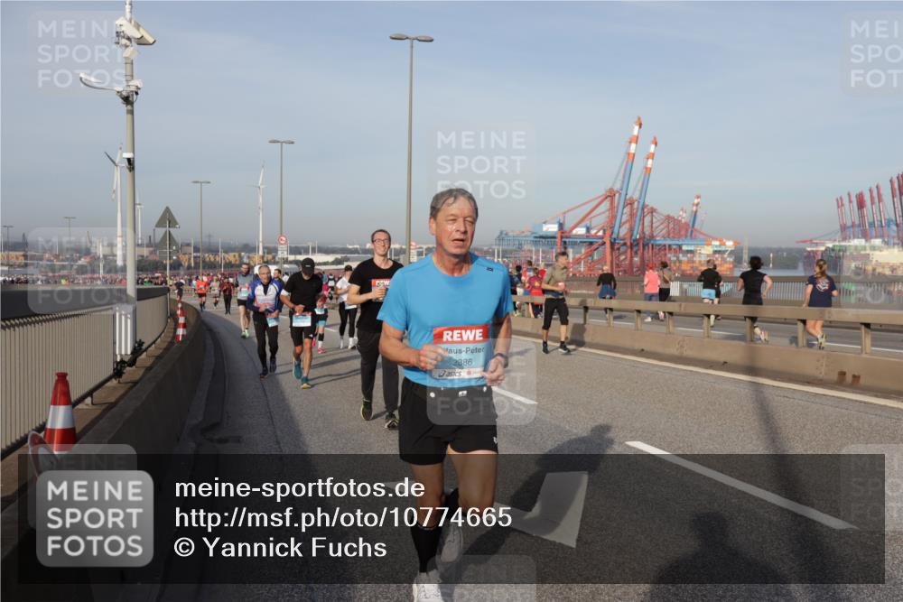 03.10.2026 - Köhlbrandbrückenlauf Yannick Fuchs http://msf.ph/oto/10774665 03.10.2026 09:39:30 Position 2 2886 meine-sportfotos.de