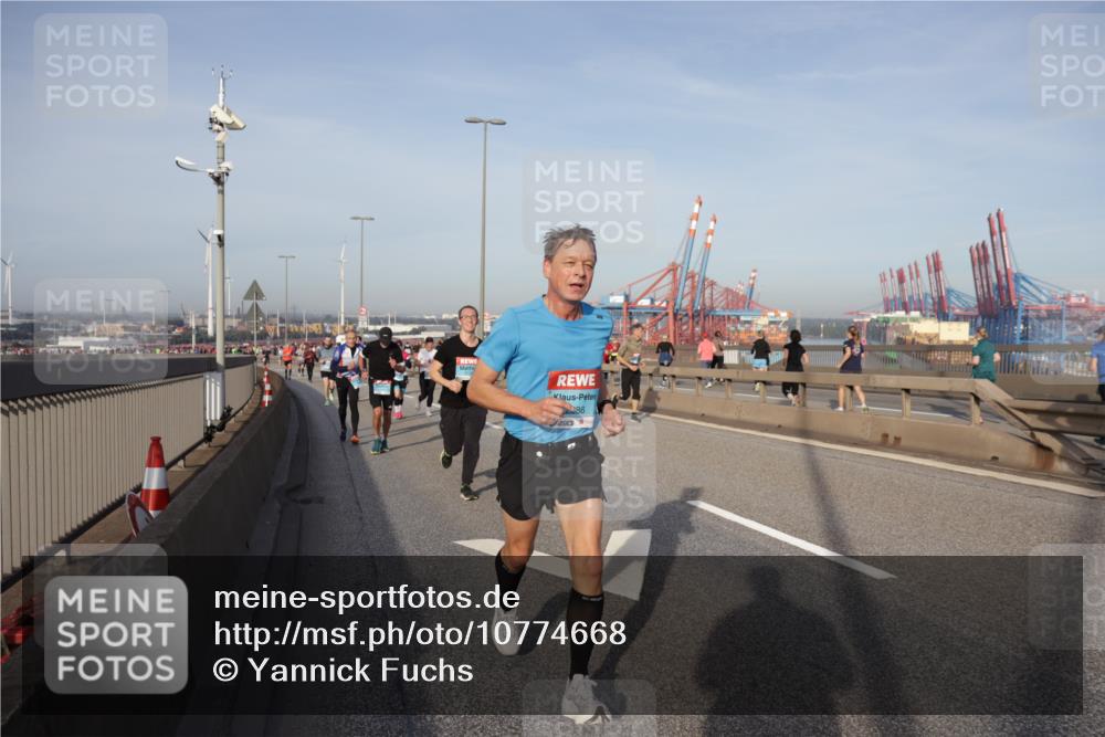 03.10.2026 - Köhlbrandbrückenlauf Yannick Fuchs http://msf.ph/oto/10774668 03.10.2026 09:39:30 Position 2 2086 meine-sportfotos.de