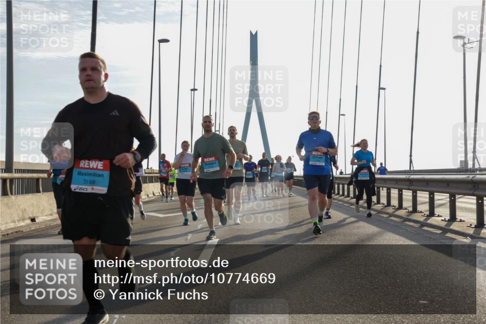 03.10.2026 - Köhlbrandbrückenlauf Yannick Fuchs http://msf.ph/oto/10774669 03.10.2026 09:33:53 Position 1 3189 meine-sportfotos.de