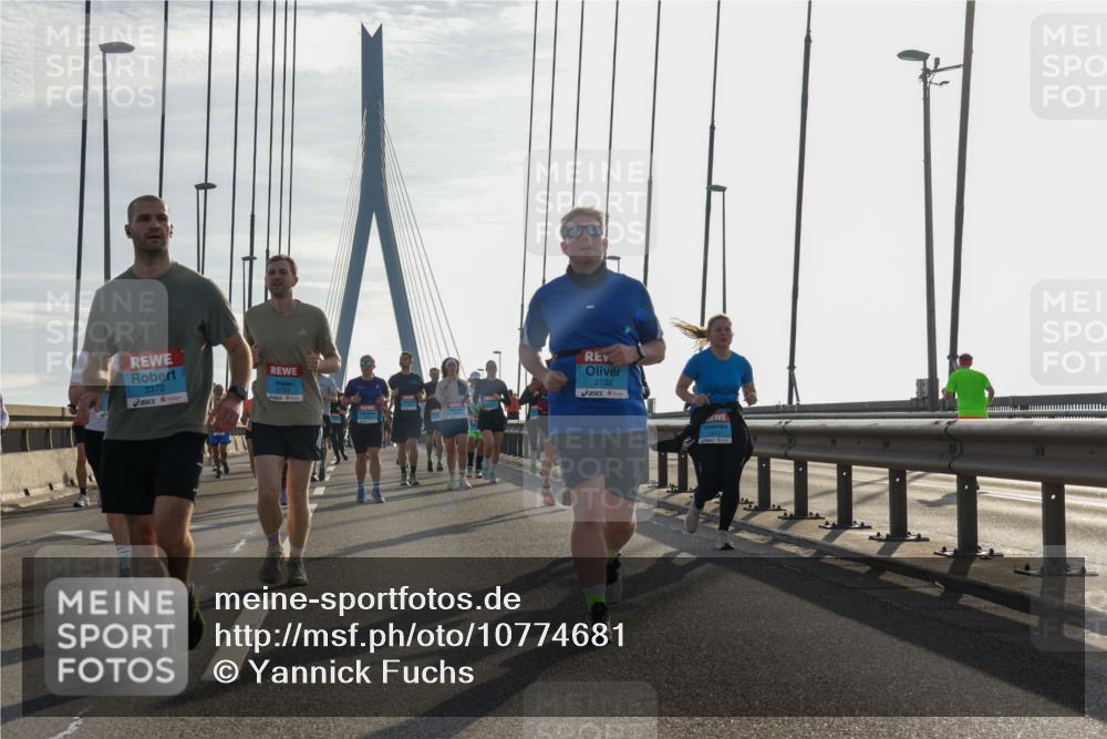 03.10.2026 - Köhlbrandbrückenlauf Yannick Fuchs http://msf.ph/oto/10774681 03.10.2026 09:33:54 Position 1 3372, 2732 meine-sportfotos.de