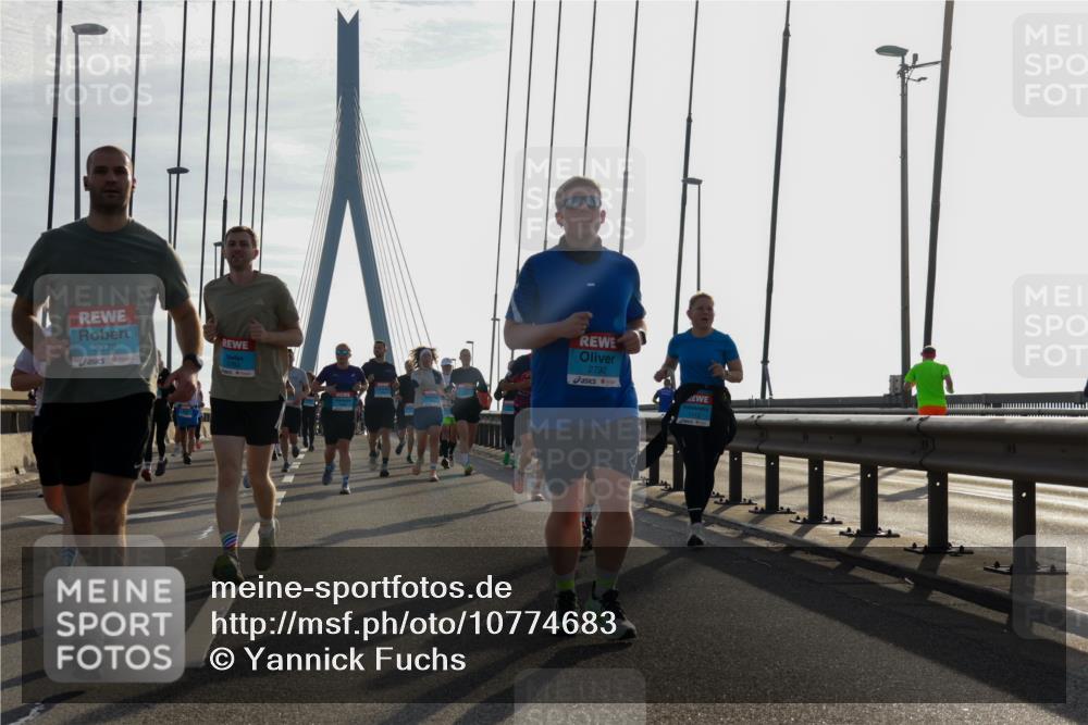 03.10.2026 - Köhlbrandbrückenlauf Yannick Fuchs http://msf.ph/oto/10774683 03.10.2026 09:33:54 Position 1 3372, 2732 meine-sportfotos.de