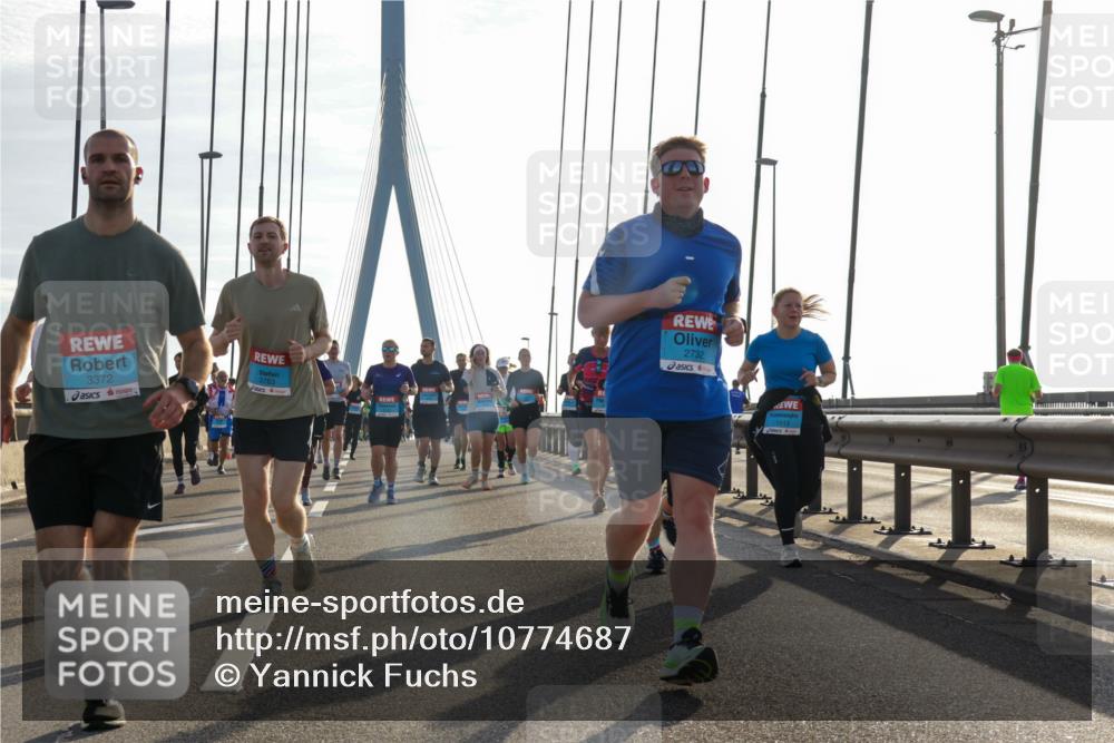 03.10.2026 - Köhlbrandbrückenlauf Yannick Fuchs http://msf.ph/oto/10774687 03.10.2026 09:33:54 Position 1 3372, 3783, 2732, 1513 meine-sportfotos.de