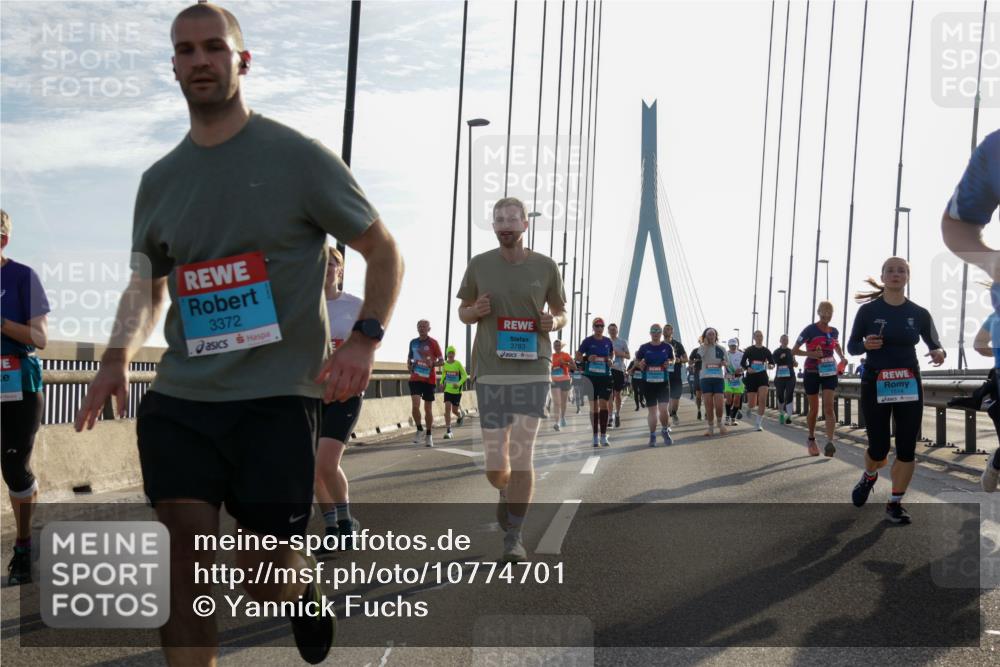 03.10.2026 - Köhlbrandbrückenlauf Yannick Fuchs http://msf.ph/oto/10774701 03.10.2026 09:33:55 Position 1 3372, 3783 meine-sportfotos.de