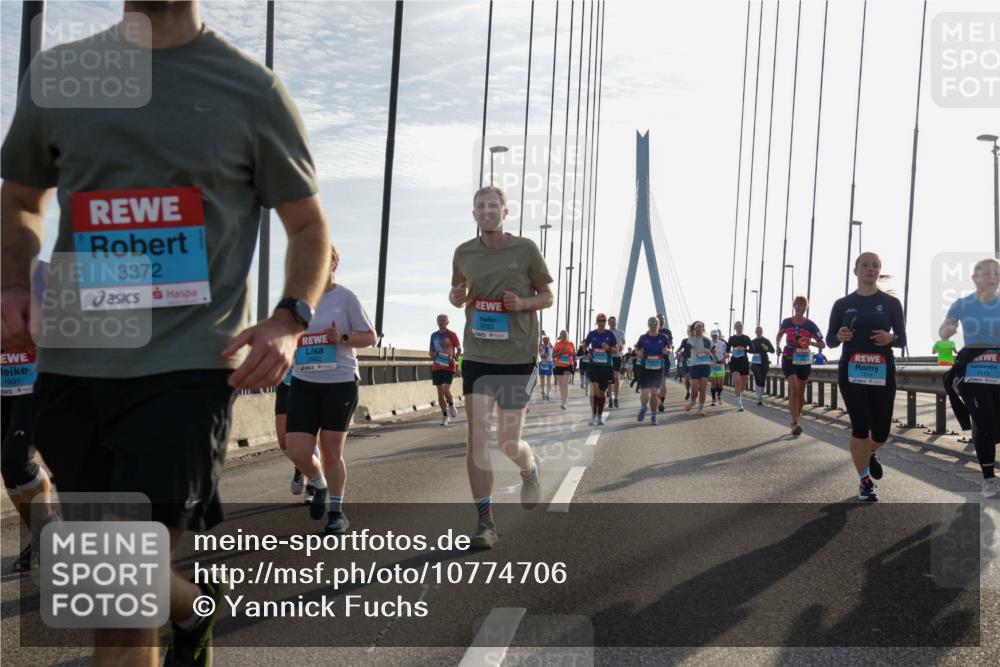 03.10.2026 - Köhlbrandbrückenlauf Yannick Fuchs http://msf.ph/oto/10774706 03.10.2026 09:33:55 Position 1 1691, 3372, 3783 meine-sportfotos.de