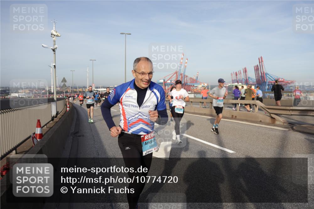 03.10.2026 - Köhlbrandbrückenlauf Yannick Fuchs http://msf.ph/oto/10774720 03.10.2026 09:39:35 Position 2 1953 meine-sportfotos.de