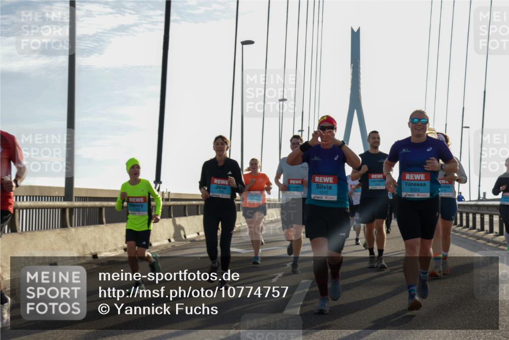 03.10.2026 - Köhlbrandbrückenlauf Yannick Fuchs http://msf.ph/oto/10774757 03.10.2026 09:33:59 Position 1 1243, 2323, 474 meine-sportfotos.de