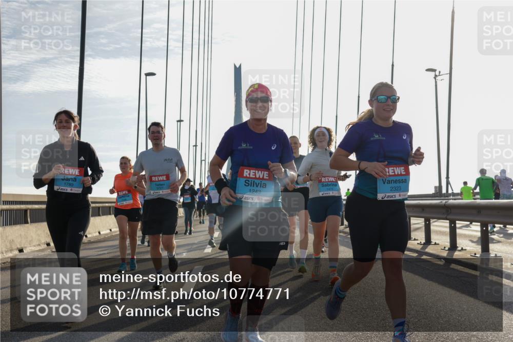 03.10.2026 - Köhlbrandbrückenlauf Yannick Fuchs http://msf.ph/oto/10774771 03.10.2026 09:34:00 Position 1 1789, 3727, 1243, 1474, 2323 meine-sportfotos.de