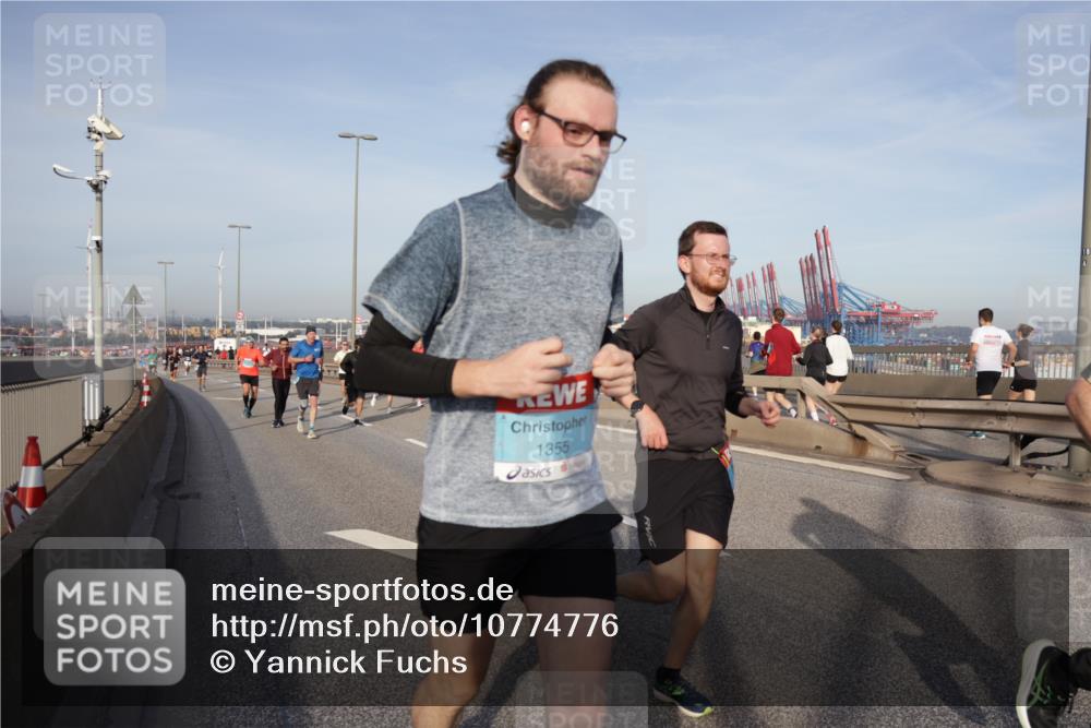 03.10.2026 - Köhlbrandbrückenlauf Yannick Fuchs http://msf.ph/oto/10774776 03.10.2026 09:39:40 Position 2 1355 meine-sportfotos.de