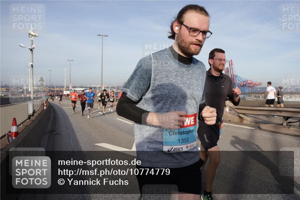 03.10.2026 - Köhlbrandbrückenlauf Yannick Fuchs http://msf.ph/oto/10774779 03.10.2026 09:39:40 Position 2 1355 meine-sportfotos.de