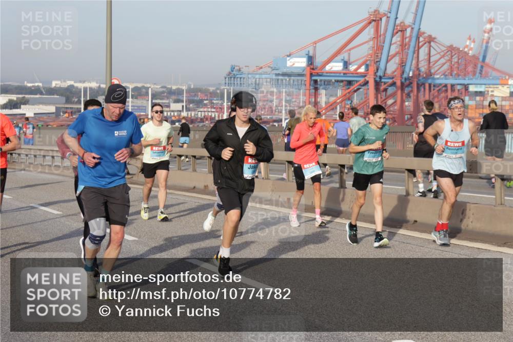 03.10.2026 - Köhlbrandbrückenlauf Yannick Fuchs http://msf.ph/oto/10774782 03.10.2026 09:39:41 Position 2  meine-sportfotos.de