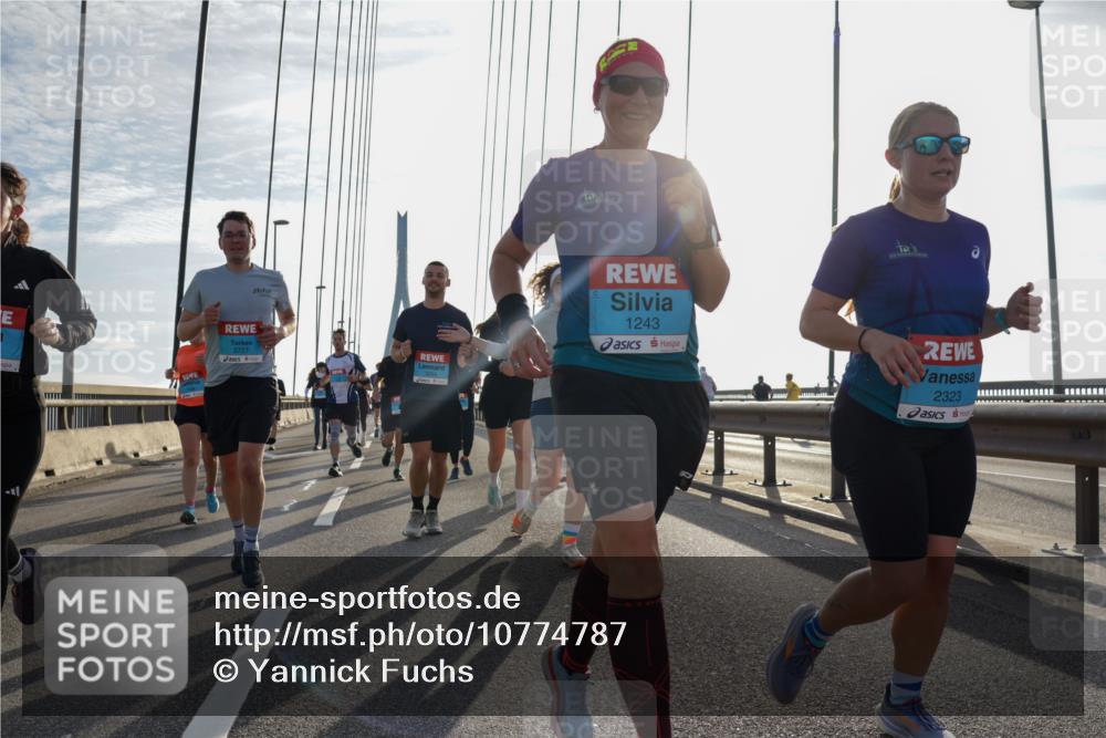 03.10.2026 - Köhlbrandbrückenlauf Yannick Fuchs http://msf.ph/oto/10774787 03.10.2026 09:34:01 Position 1 3727, 1243, 2323 meine-sportfotos.de