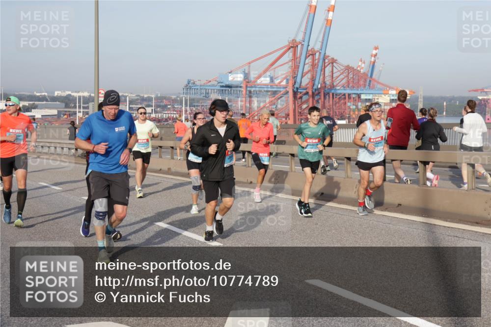 03.10.2026 - Köhlbrandbrückenlauf Yannick Fuchs http://msf.ph/oto/10774789 03.10.2026 09:39:42 Position 2  meine-sportfotos.de