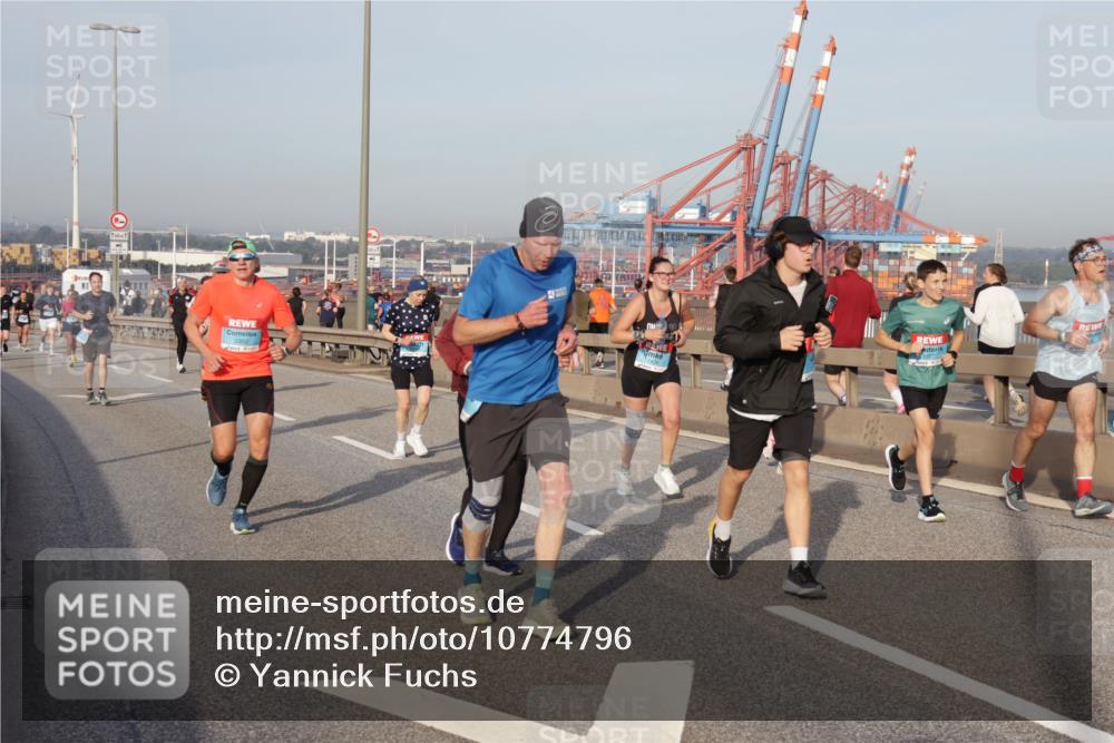 03.10.2026 - Köhlbrandbrückenlauf Yannick Fuchs http://msf.ph/oto/10774796 03.10.2026 09:39:43 Position 2 1227 meine-sportfotos.de