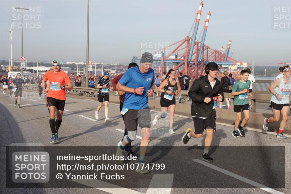 03.10.2026 - Köhlbrandbrückenlauf Yannick Fuchs http://msf.ph/oto/10774799 03.10.2026 09:39:43 Position 2 2302 meine-sportfotos.de