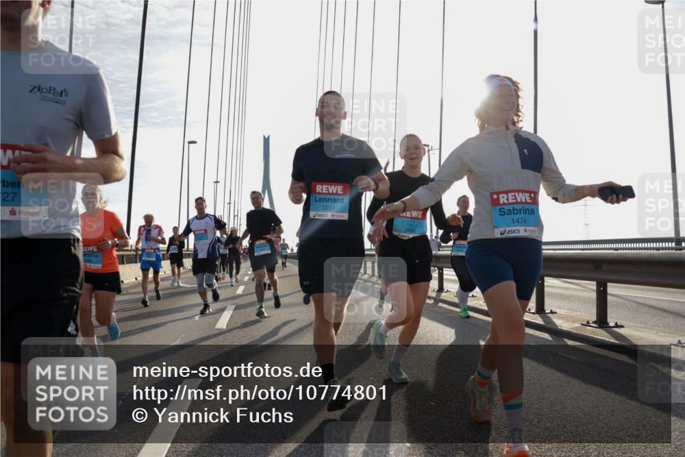 03.10.2026 - Köhlbrandbrückenlauf Yannick Fuchs http://msf.ph/oto/10774801 03.10.2026 09:34:02 Position 1 27, 3294, 3859, 1474 meine-sportfotos.de