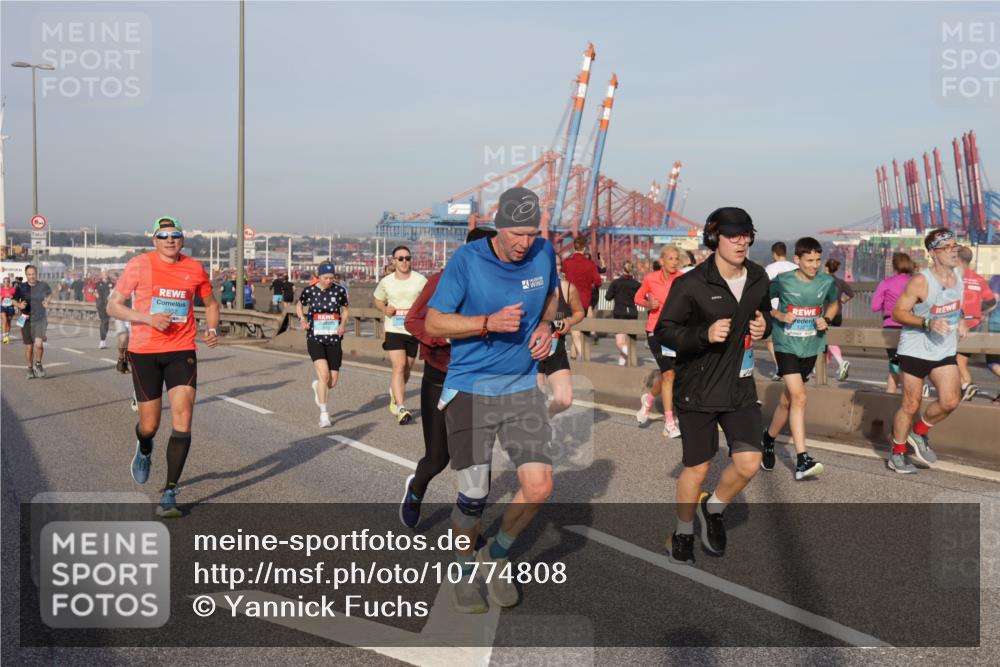 03.10.2026 - Köhlbrandbrückenlauf Yannick Fuchs http://msf.ph/oto/10774808 03.10.2026 09:39:43 Position 2 2392, 1227 meine-sportfotos.de